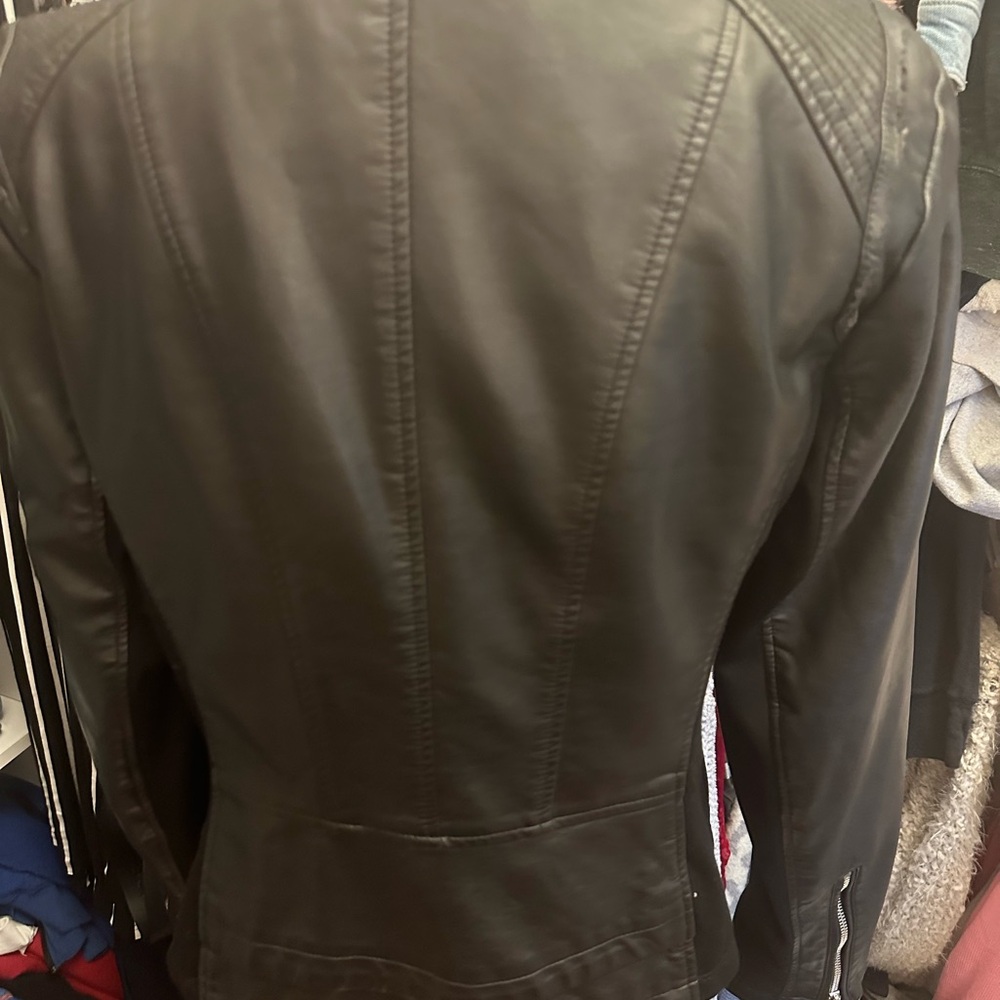 Women's Black Leather Jacket - Picture 4 of 5